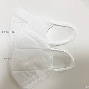 소형 새부리 마스크 비교. 크리넥스마스크 소형, 아이숲마스크. 유아새부리 마스크