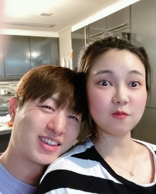  옹달샘 유상무 근황, 랜덤박스 그립 나이 사업 김지민