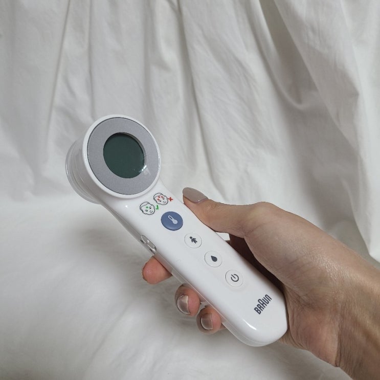  브라운 비접촉식체온계 BNT400