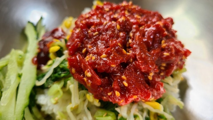  진주는 육회비빔밥이 유명해요  대화식당