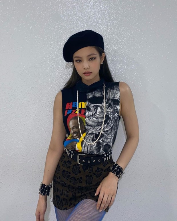  블랙핑크 제니, 아빠 목도리 아디다스 후리스 머리띠 나이 키 유학 동물
