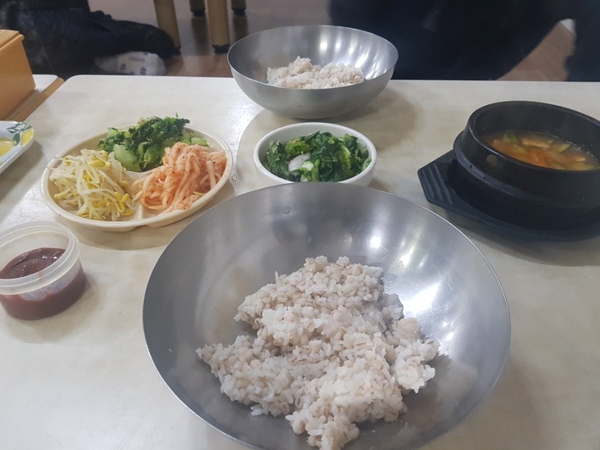  구포시장 장날 할매 손칼국수에서 보리밥 한 그릇