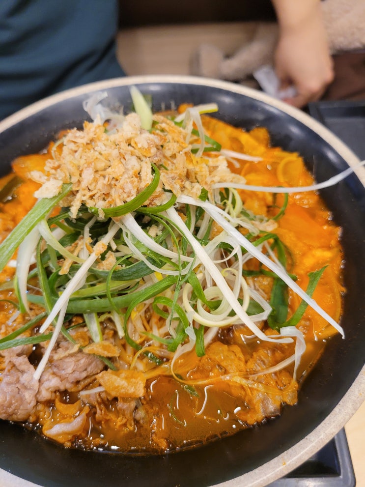 짧고 간결한 국수나무 리뷰. 국수나무는 맛있다. 그중에서 소고기짬뽕이 최고다.