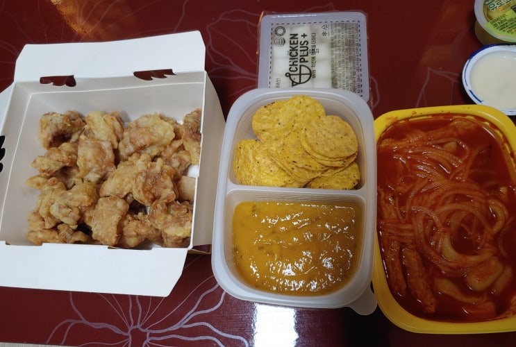 창원치킨맛집 치킨플러스 창원남양점 :) 극장판치킨+호로록떡볶이 내돈내산 후기