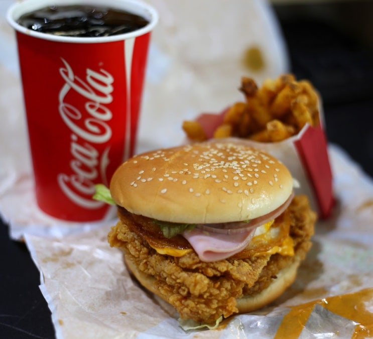  KFC 11월 신상메뉴 빠르고 솔직한 리뷰 커넬골드문버거 세트