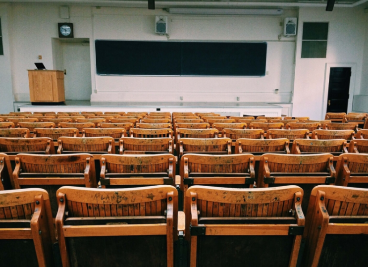 임용고사 앞두고 코로나 덮쳐.... 30여명 무더기 확진