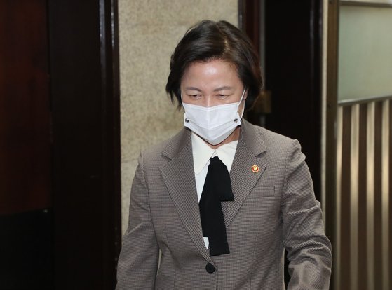 윤석열 장관 부하 아니다 추미애 한 달간 칼갈아 윤석열 장관 부하 아니다 추미애 한 달간 칼갈아