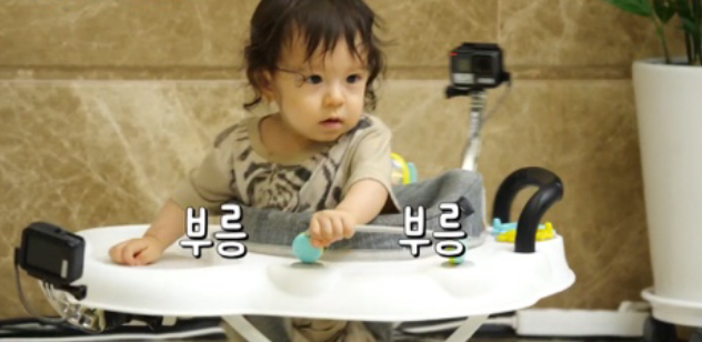 실수로 건후 때려서 놀란 나은이 실수로 건후 때려서 놀란 나은이