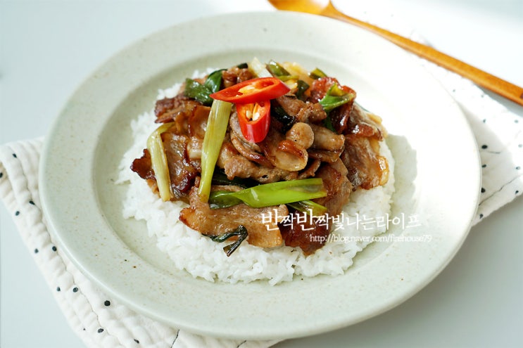  대패삼겹살 요리 덮밥으로 즐겨요