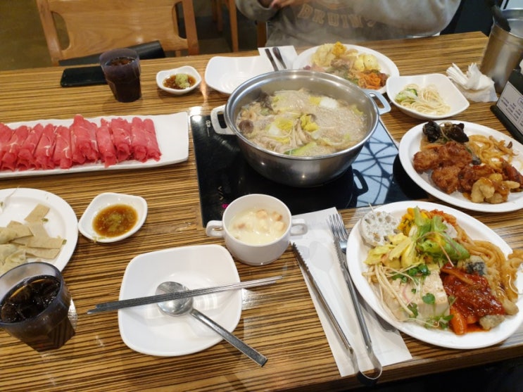 광교 핫플레이스인 광교아브뉴프랑 335Kitchen에서 샤브샤브 먹고 왔어요. 구) 948Kitchen
