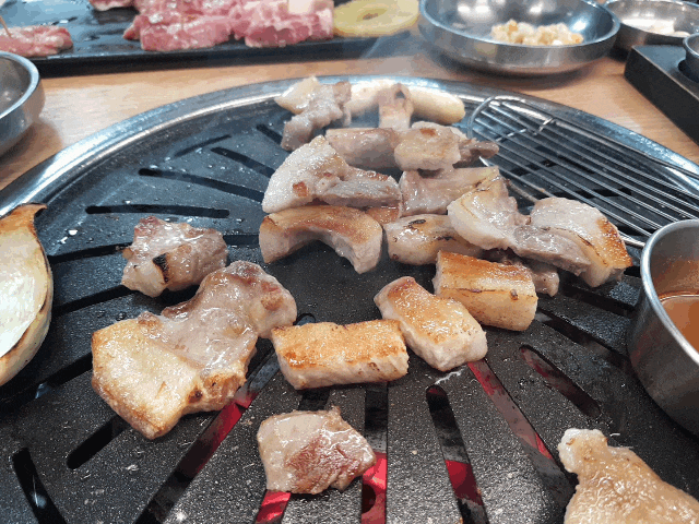  노은역맛집 이동근선산뒷고기 노은지족점  유성회식장소로 추천, 육질 좋음