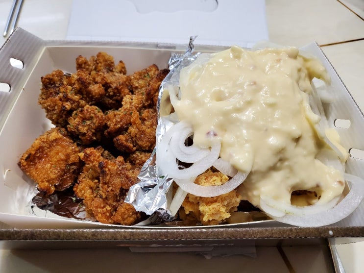  파주 운정 치킨[충만치킨]간장티꾸닭&스노우어니언 반반