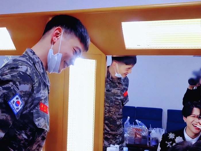 전역한 샤이니 민호가 멤버를 맞이하는 방법 전역한 샤이니 민호가 멤버를 맞이하는 방법
