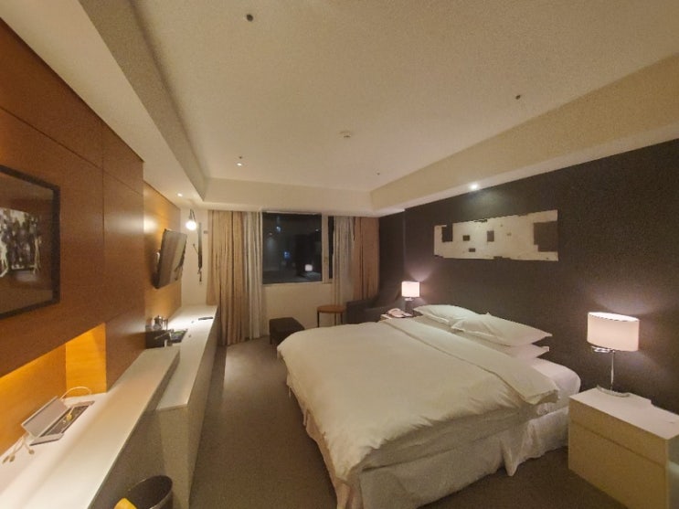  쉐라톤 서울 팔레스 강남 호텔 디럭스룸 업그레이드 및 조식 라운지