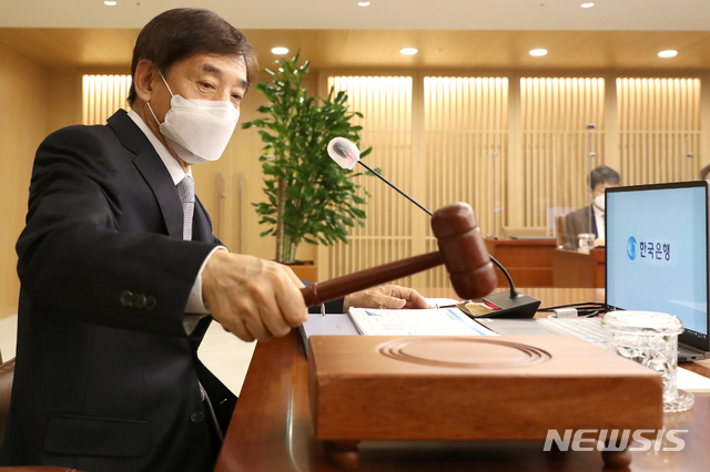 한은, 올해 성장률 -1.1%, 내년 3.0%로 상향…금리는 동결(종합) 한은, 올해 성장률 -1.1%, 내년 3.0%로 상향…금리는 동결(종합)