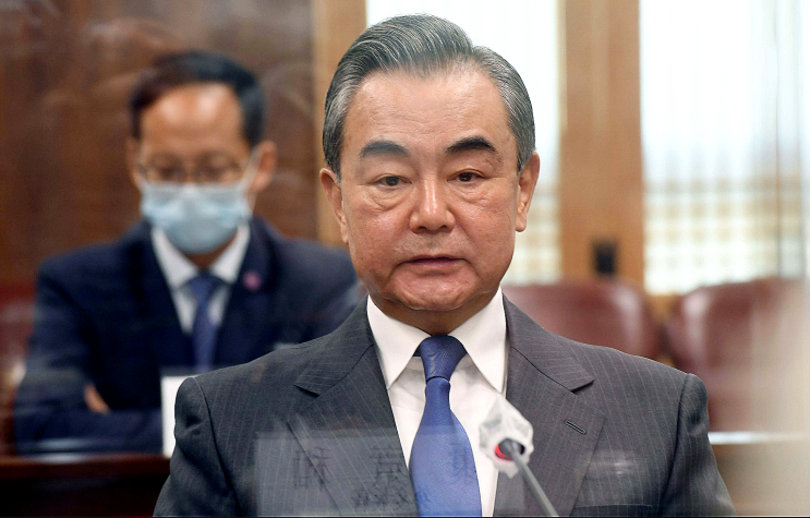中 <b>왕이</b>, <b>강경화</b>와 <b>회담</b>에 25분 지각... “트래픽” 탓