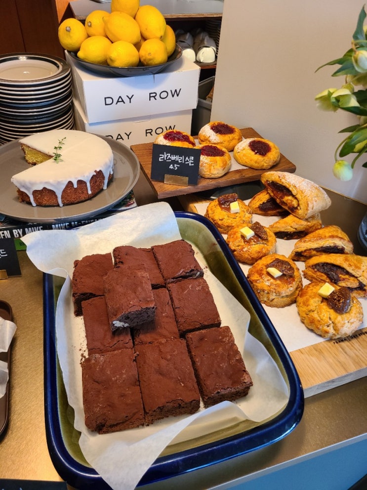  베이커리가 맛있는 한남동 카페 데이로우 DAY ROW