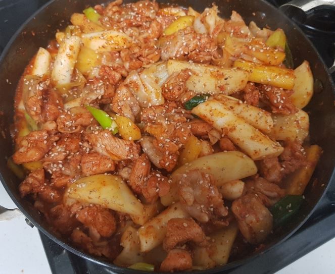 밥반찬 봄내 닭갈비 드셔보세요~