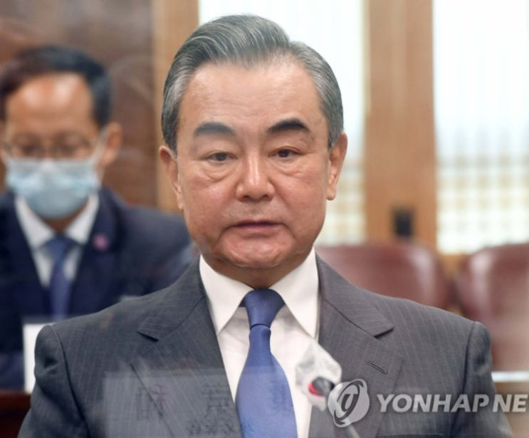  중국 외교부장 '왕이' 그는 누구인가?