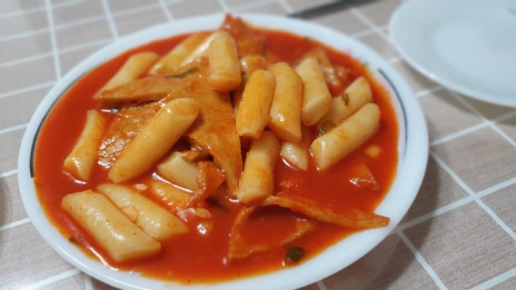 딸과 함께 먹는 떡볶이