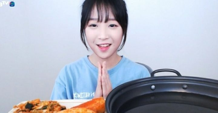 쯔양 "솔직히 돈때문에 복귀한것도 맞다" 하지만 쯔양 "솔직히 돈때문에 복귀한것도 맞다" 하지만