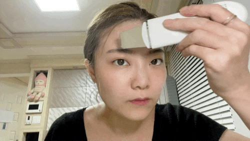  얼굴 피지 제거는 아쿠아 필링기 갈바닉워터 마사지로 관리하자[와이엘슈어]