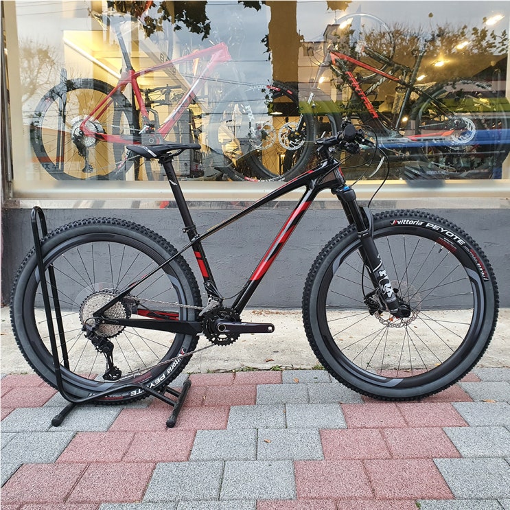 2021 엘파마 판타시아 G275 8300 2X XT 24단 카본 MTB 자전거 시마노 셀레 디티스위스 추천