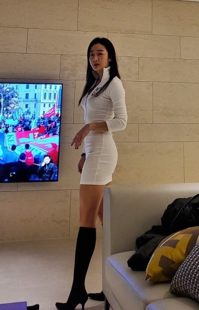  아나운서 김경화 "인스타그램' 두 자녀의 엄마, 40대 늘씬한 몸매 감탄