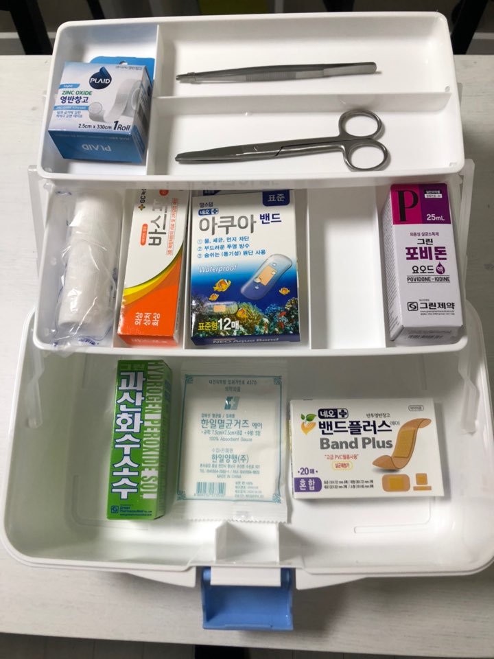 위버에듀케이션 - First Aid Kit 응급처치키트 구비, 공기청정기 필터 교환!