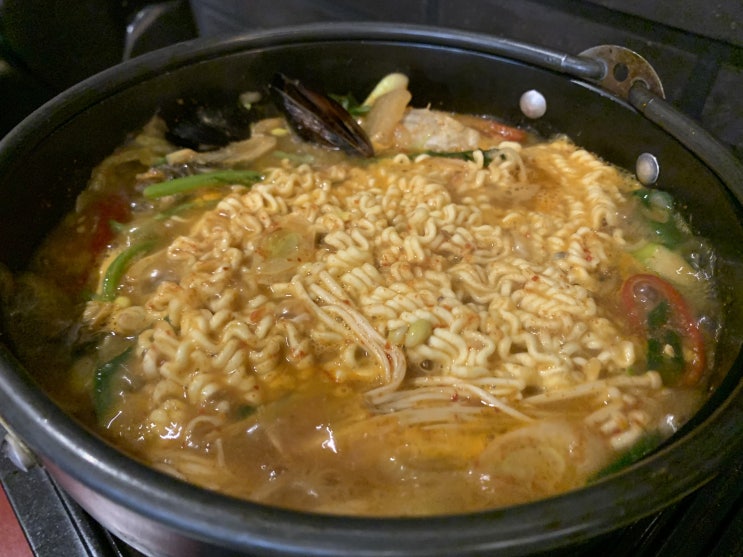  동태탕 큭~ 얼큰하구만 술을 부르는맛