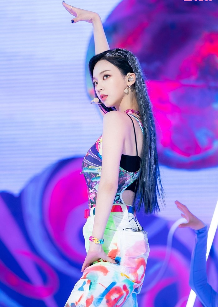  에스파 카리나 더쇼 현장스케치 사진