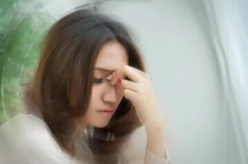  환절기에 자주 일어나는 현기증 원인 및 대처법