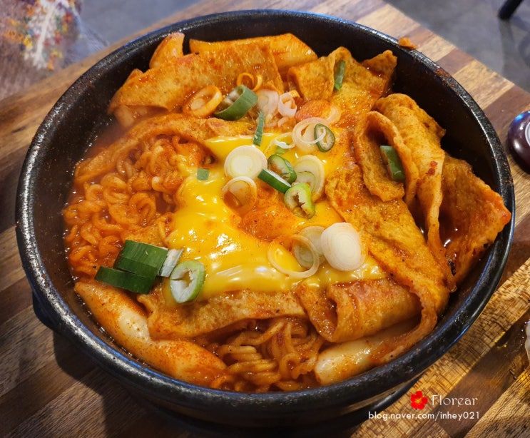 [모란역 술집] "역전할머니맥주 1982" 모란점 후기, 치즈 라볶이 맛이...