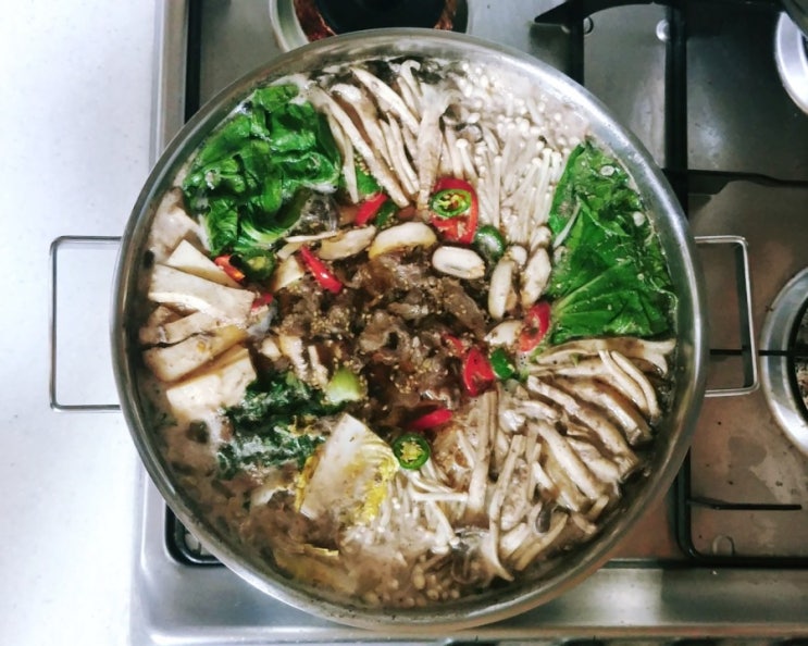  소고기버섯전골, 남은 건 죽 만들어먹기에 좋은 너무나 알찬 메뉴!!
