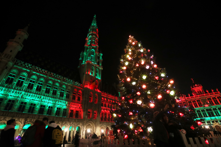 코로나19-여러나라 크리스마스 모습들(벨기에, 헝가리, 영국, 프랑스, 스페인, 브라질, 뉴질랜드, 리투아니아, 캐나다)