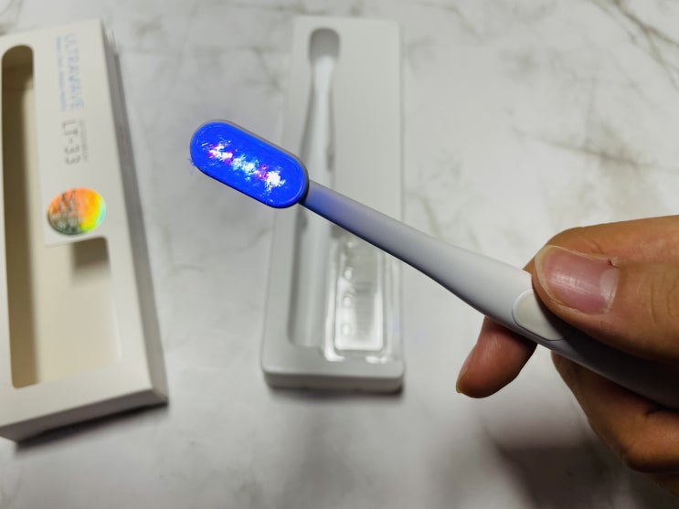  듀얼 LED 5분 칫솔 로 양치하며 간편하게 치아 미백 관리해요.