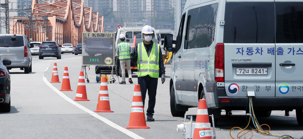 ‘겨울철 미세먼지 대응’ 전국 운행차 배출가스 집중단속 ‘겨울철 미세먼지 대응’ 전국 운행차 배출가스 집중단속