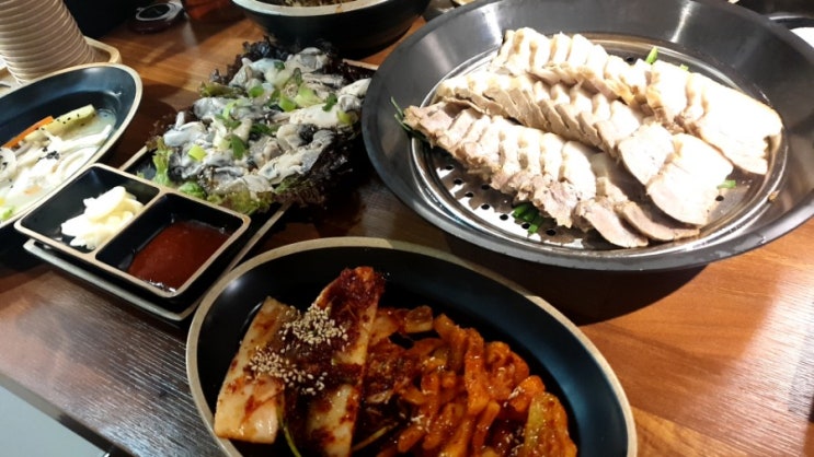 송파 가락시장 굴보쌈 맛집 - 더맛있는족발 가락점 신선하고 양많음! 송파 가락시장 굴보쌈 맛집 - 더맛있는족발 가락점 신선하고 양많음!