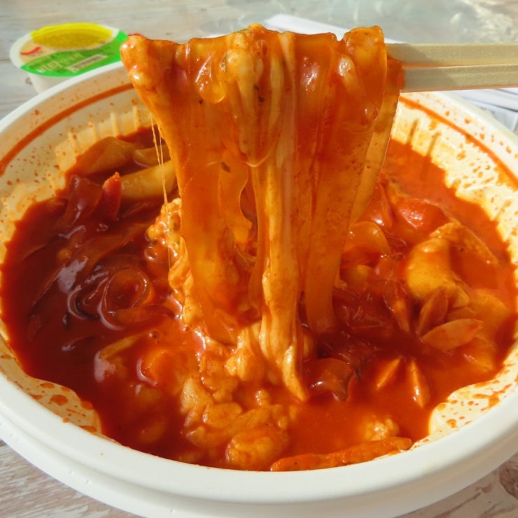 감탄떡볶이 국물떡볶이 매운맛+더블치즈 토핑+묵은지 날치알 주먹밥