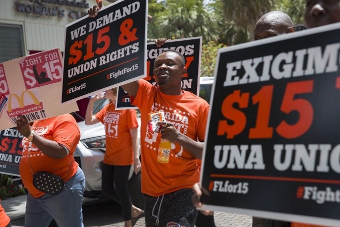 코로나에도 최저임금 올리는 미국·유럽…"일자리 더 사라져" 반대도