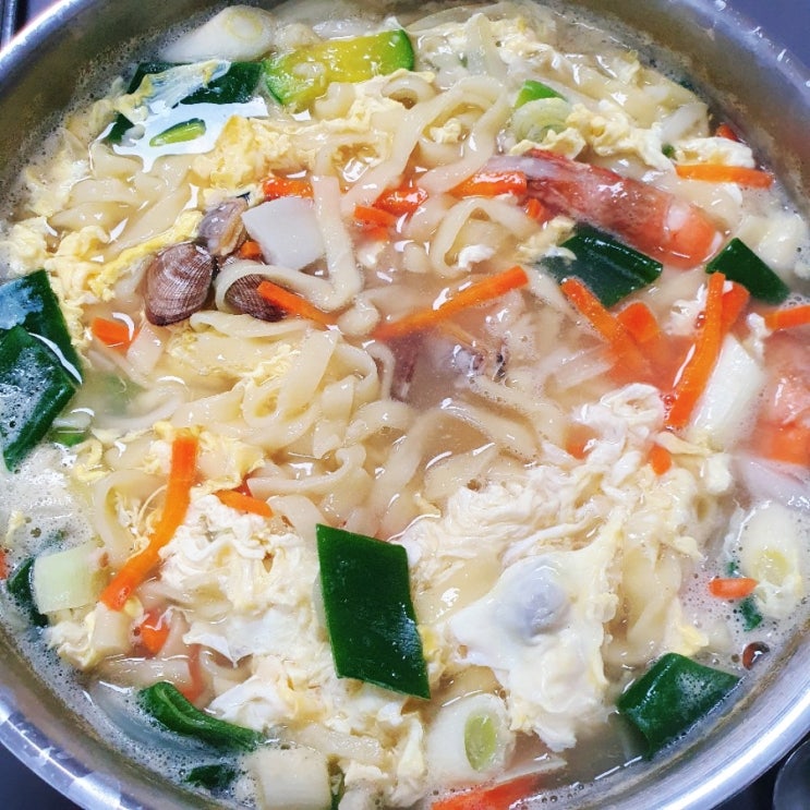  바지락 칼국수 : 푸짐하고 배부르고 따뜻하게 집에서 한끼 해먹기(Feat.바지락해감)