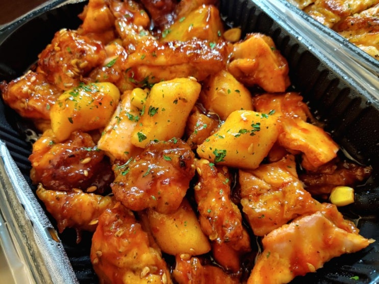  바삭촉촉한 바베큐치킨 ! 두가지 맛으로 즐긴 야꼬닭 숯불바베큐치킨 신림점 :)