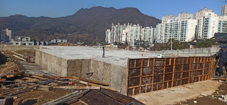  기초 폼 해체, 볼트 입고