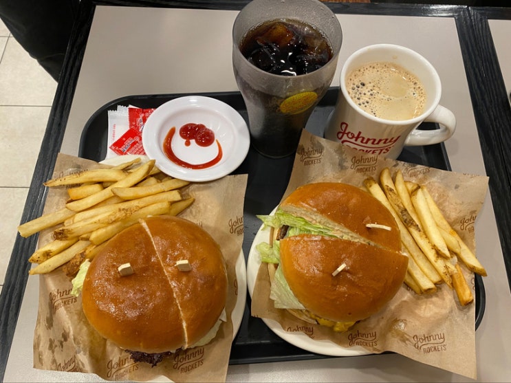  시흥프리미엄아울렛에서 커피는 자니로켓의 아메리카노로!