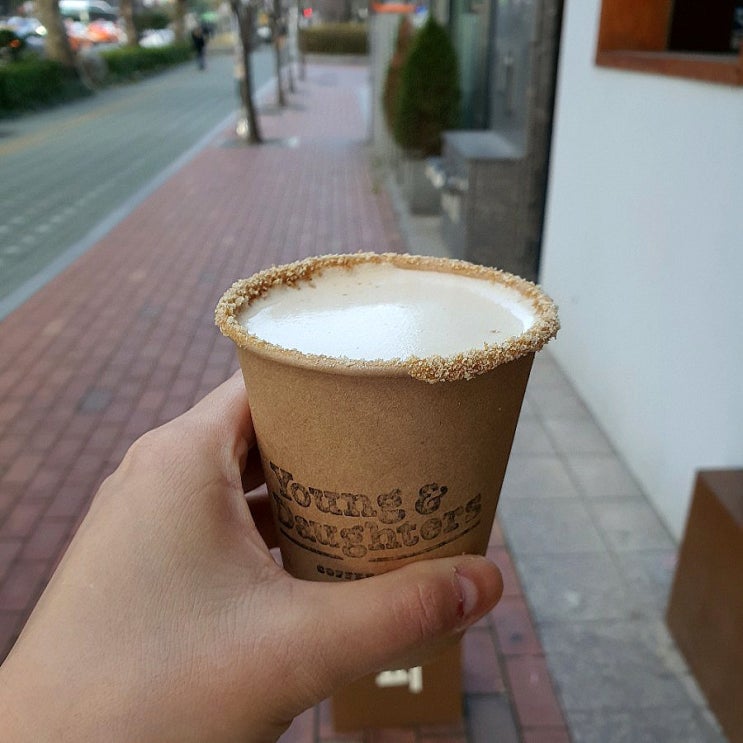  공덕 영앤도터스 딥카라멜라떼 인생라떼 등극