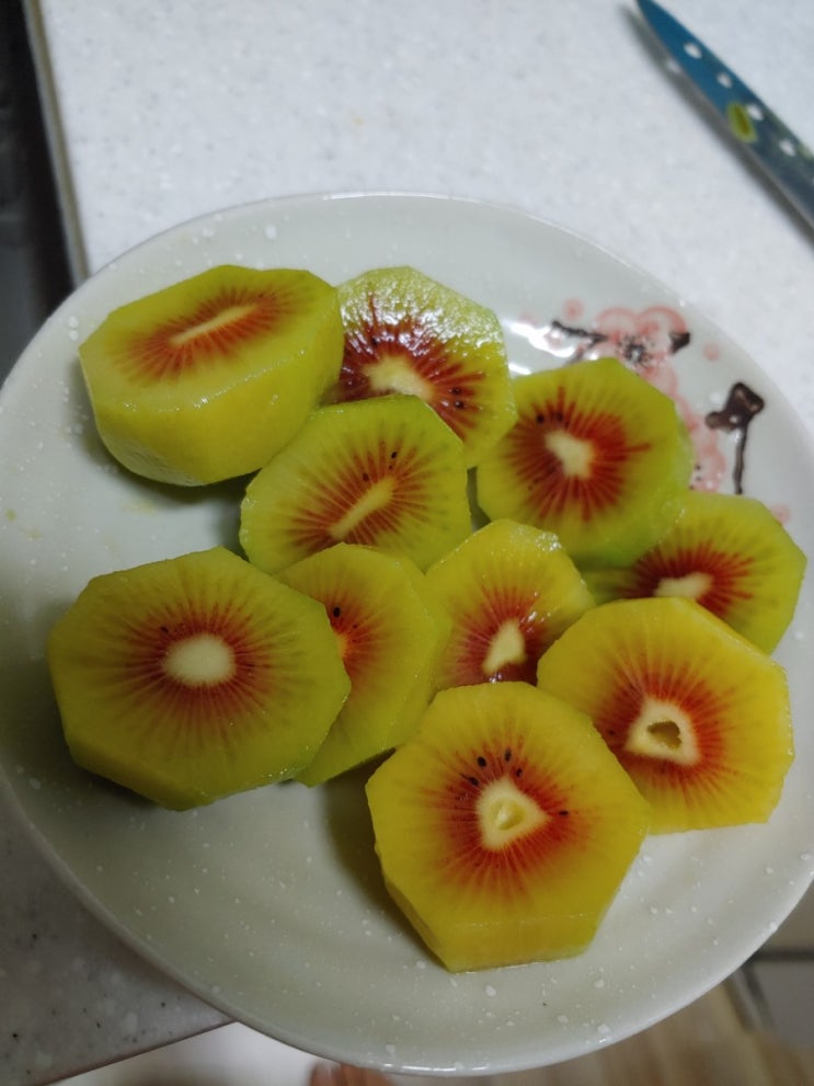 너무예쁜 레드키위 무화과와키위맛을 한번에 매력적인 과일