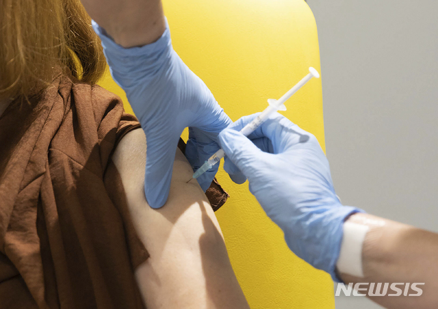 모더나, 화이자에 이어 미국 FDA에 백신 사용허가 신청 모더나, 화이자에 이어 미국 FDA에 백신 사용허가 신청