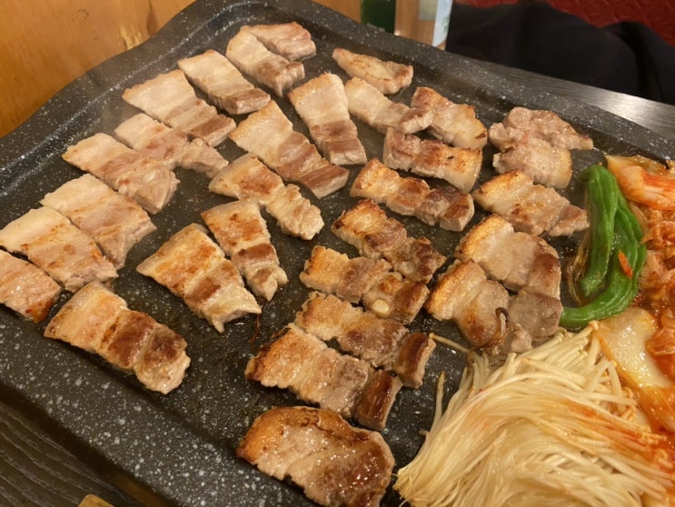  사당역 고기집 화우, 두툼한 삼겹살에 서비스도 좋은 곳~