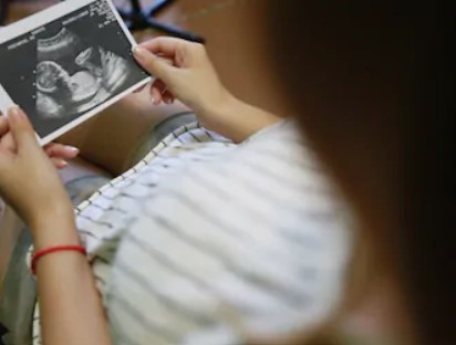 낙태약 먹다 조기출산한 아기 변기에 넣어 살해 20대 집행유예 낙태약 먹다 조기출산한 아기 변기에 넣어 살해 20대 집행유예