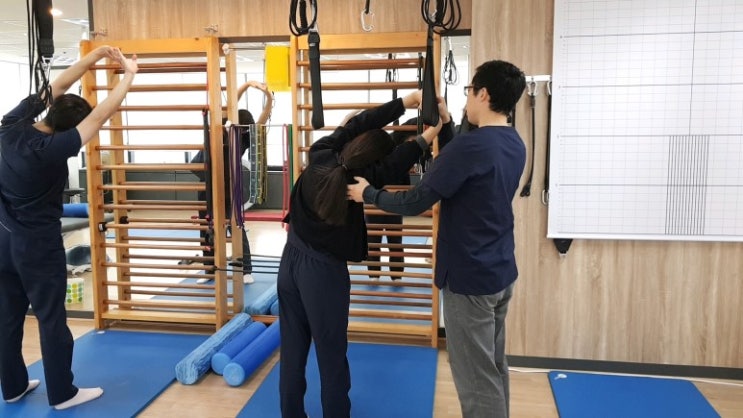  골반교정 어깨통증 치료는 마천동 베스트의원